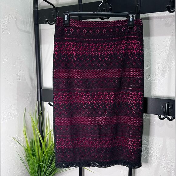 New York and Company 7th Avenue Pink and black lace pencil skirt Size 4 - Picture 3 of 14